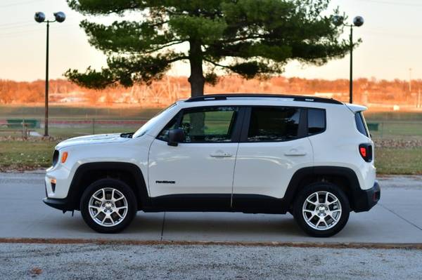 2019 Jeep Renegade Sport 4x4 4dr SUV 9,000 Miles - cars & trucks -... for sale in Omaha, IA – photo 4