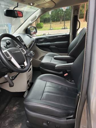 2016 Chrysler Town and Country Handicap Van for sale in Gladewater, TX – photo 5