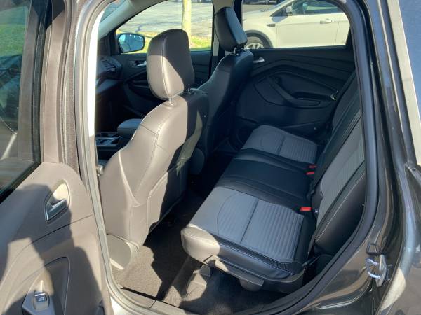 2019 FORD ESCAPE SE (A46385) - cars & trucks - by dealer - vehicle... for sale in Newton, IL – photo 4