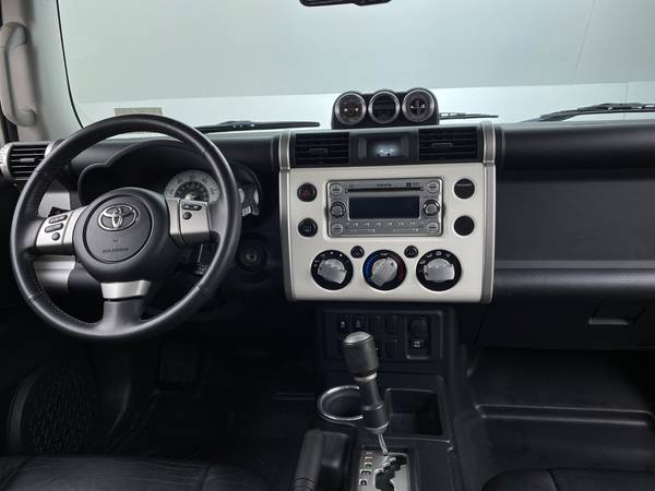 2012 Toyota FJ Cruiser Sport Utility 2D suv White - FINANCE ONLINE -... for sale in Knoxville, TN – photo 21