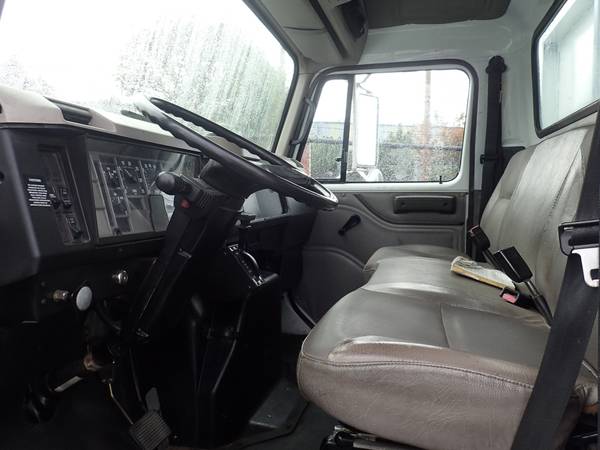 2001 International 4700 - cars & trucks - by dealer - vehicle... for sale in Portland, OR – photo 10