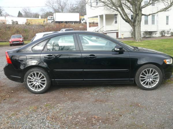 2010 Volvo S40 5 Speed Manual Trans - - by dealer for sale in Shavertown, PA – photo 9