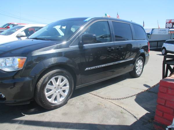 2016 CHRYSLER TOWN & COUNTRY - - by dealer - vehicle for sale in CERES, CA – photo 2