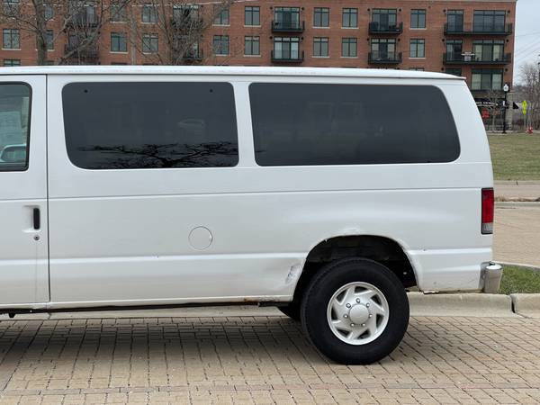 2006 Ford Econoline E-350 XLT Super Duty - - by dealer for sale in Aurora, IL – photo 11
