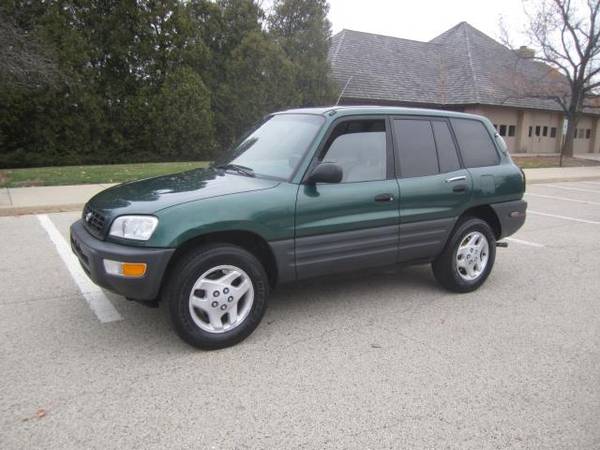 1998 Toyota RAV4 4-Door FWD 4 CYL RUNS STRONG $1995 - cars & trucks... for sale in Highland Park, IL – photo 2