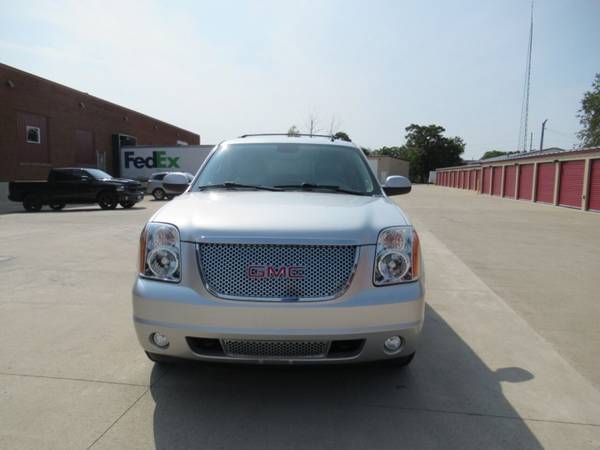 2012 GMC Yukon SLT 4x4 4dr SUV - cars & trucks - by dealer - vehicle... for sale in Bloomington, IL – photo 22