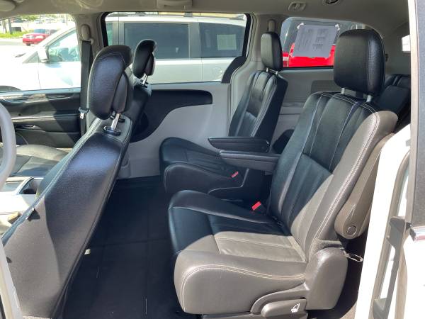 2016 Chrysler Town and Country Touring 2499 Down for sale in Greenwood, IN – photo 10
