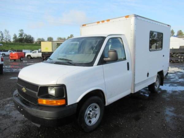 2011 Chevrolet Express 10' S/A Box Truck for sale in Portland, OR – photo 3