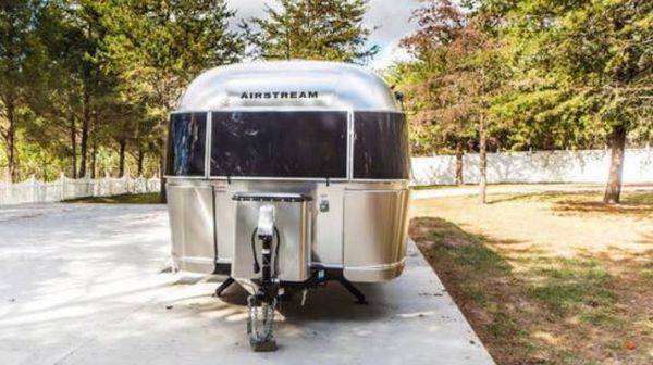 2018 Airstream Tommy Bahama 27FB Relax Edition Financing Available.... for sale in CHANTILLY, District Of Columbia – photo 3