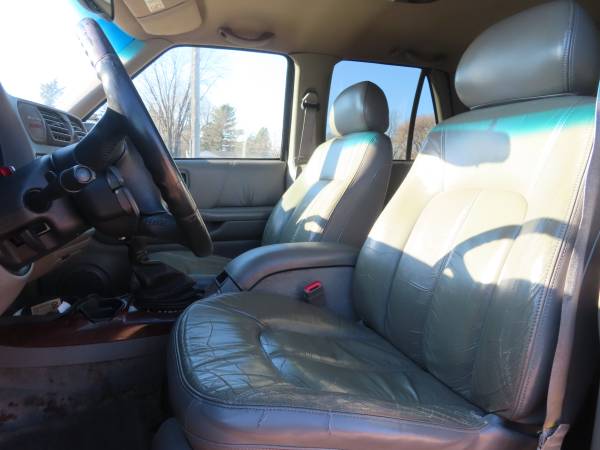 1999 Oldsmobile Bravada AWD SmartTrak - heated seats, camper/towing... for sale in Farmington, MN – photo 9