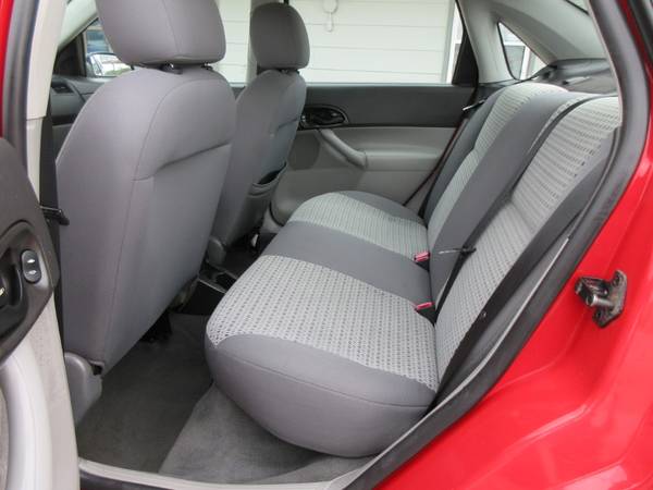 2006 Ford Focus SE ZX4 Sedan - Automatic/Wheels/Low Miles - 85K!! for sale in Des Moines, IA – photo 10