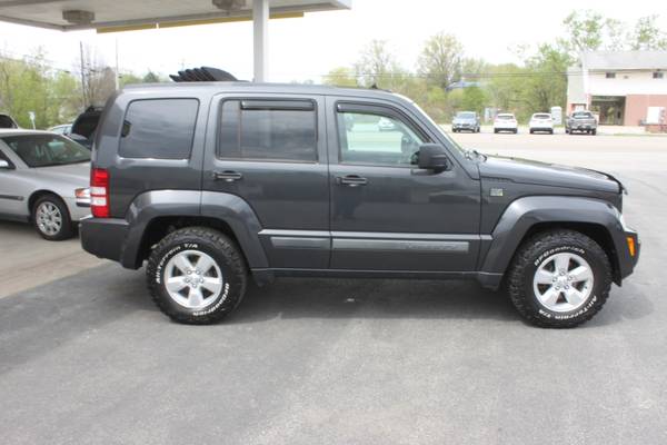 2010 Jeep Liberty - - by dealer - vehicle automotive for sale in New Castle, PA – photo 9