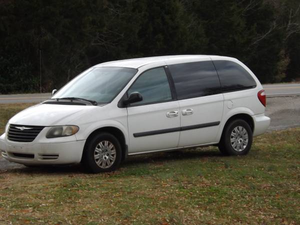 Chrysler Town and Country - cars & trucks - by owner - vehicle... for sale in Corinth, MS – photo 2