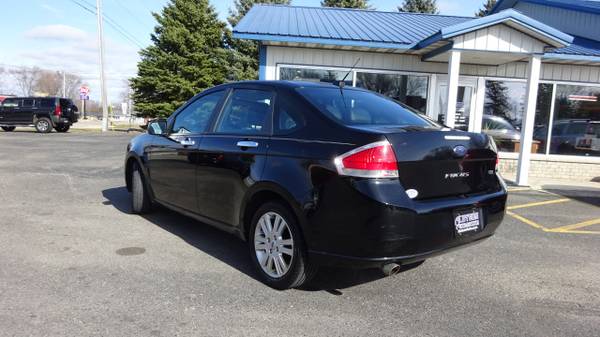 2011 Ford Focus 4dr Sdn SEL - - by dealer - vehicle for sale in Seymour, WI – photo 3