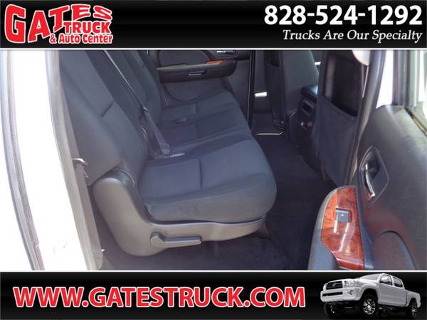 2012 Chevrolet Suburban 1500 LS 4WD V8 White - - by for sale in Franklin, NC – photo 14