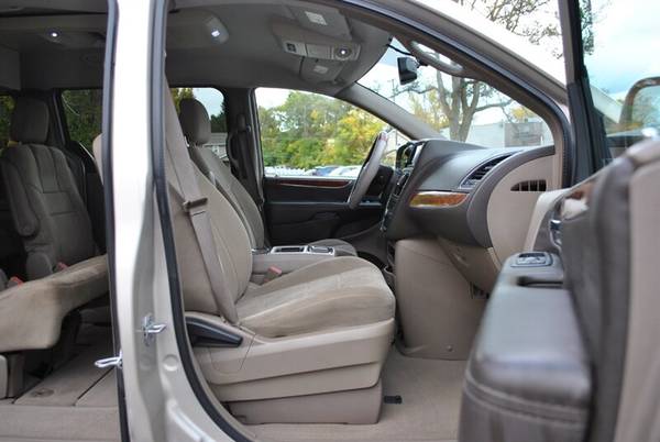 2012 CHRYSLER TOWN & COUNTRY TOURING REAR ENTERTAINMENT STOW N GO... for sale in Flushing, MI – photo 10