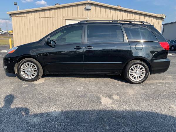 2010 Toyota Sienna XLE Entertainment 1-Owner Captain Chairs All Power for sale in Jeffersonville, KY – photo 2
