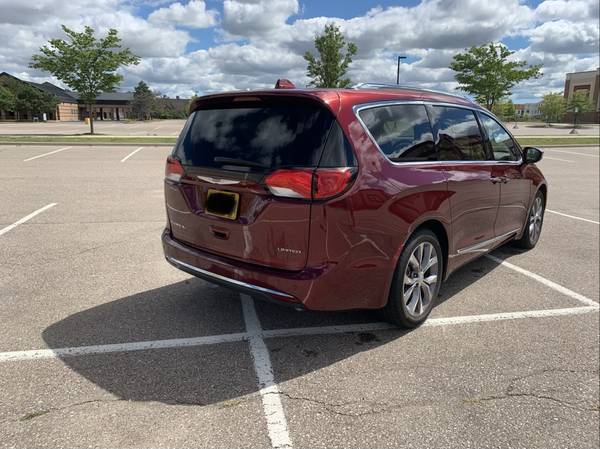 2019 Pacifica LIMITED Fully Loaded TVS, Blu-Ray, Exotic Interior for sale in Royal Oak, MI – photo 15