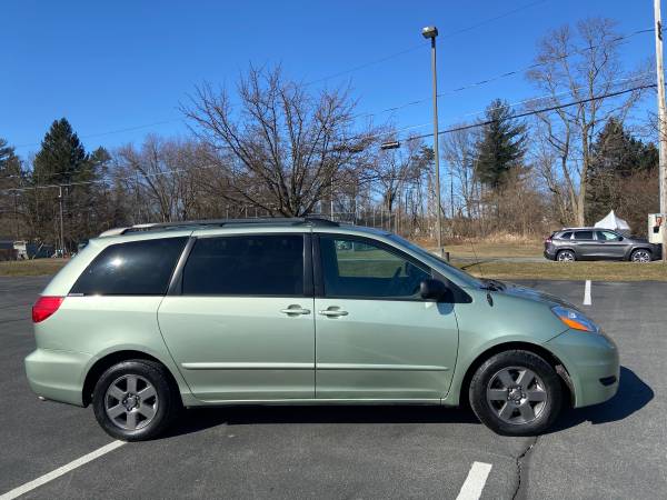 Toyota Sienna 3rd row for sale in Schenectady, NY – photo 3