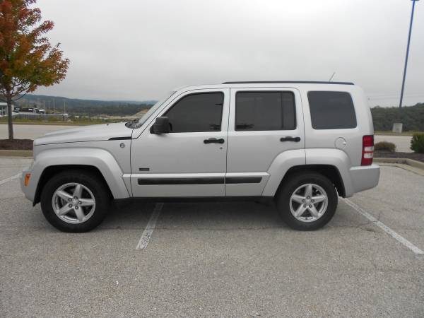2009 JEEP LIBERTY SPORT 4X4 - cars & trucks - by dealer - vehicle... for sale in Lake Ozark, MO – photo 7