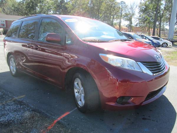 2013 Toyota Sienna LE FWD 8-Passenger V6 NICE! - - by for sale in Charleston, SC – photo 4