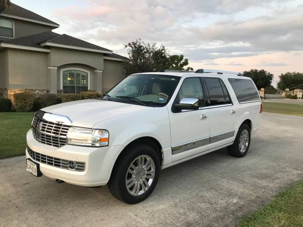2013 Lincoln Navigator L - White for sale in New Braunfels, TX – photo 2
