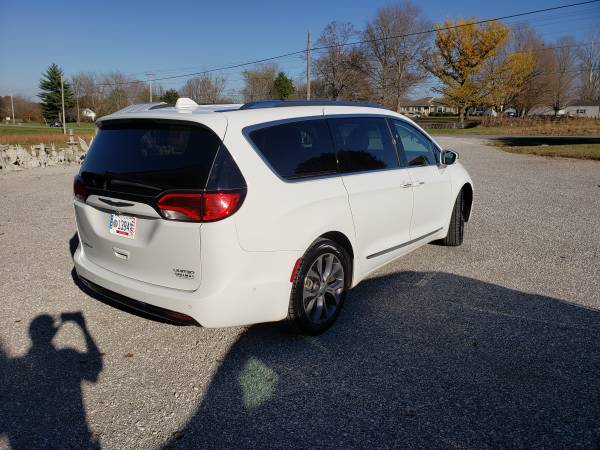 2017 Crysler Pacifica LIMITED - cars & trucks - by owner - vehicle... for sale in Bowling Green , KY – photo 2