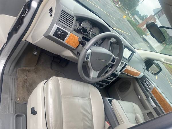 2008 Chrysler Town & Country Limited - - by dealer for sale in Winder, GA – photo 13