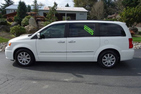 2011 Chrysler Town & Country Touring-L NAVIGATION!!! BACK UP CAM!!! LE for sale in PUYALLUP, WA – photo 3