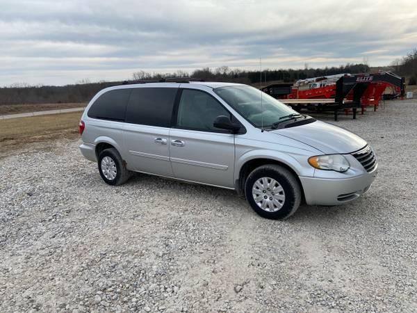 2006 CHRYSLER TOWN AND COUNTRY LX - - by dealer for sale in New Bloomfield, MO – photo 6