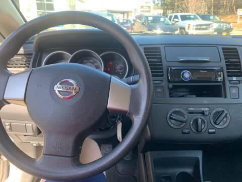 4, 999 2009 Nissan Versa Sedan ONLY 68k Miles, 5 Spd Manual, 1 for sale in Belmont, ME – photo 9