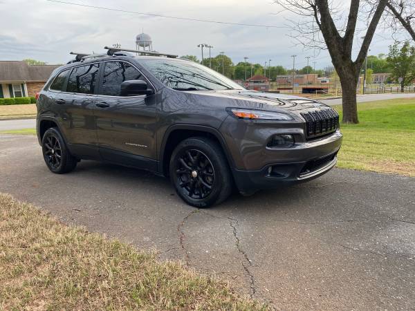 2017 Jeep Cherokee Latitude - - by dealer - vehicle for sale in Muscle Shoals, AL – photo 2