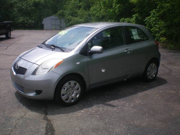 2008 TOYOTA YARIS HATCHBACK AUTO A/C CD RUNS GREAT - cars & trucks -... for sale in Pataskala, OH – photo 2