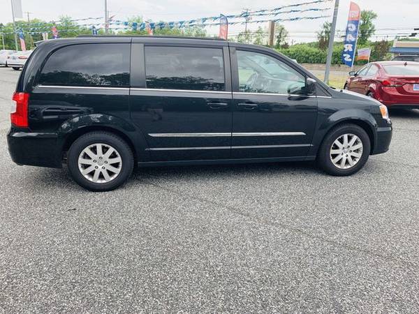2016 Chrysler Town & Country - Financing Available! for sale in Edgewood, MD – photo 9