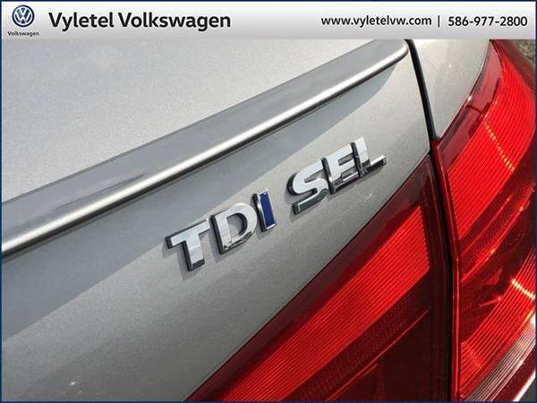 2013 Volkswagen Passat sedan 4dr Sdn 2.0L DSG TDI SEL Premium - cars... for sale in Sterling Heights, MI – photo 10