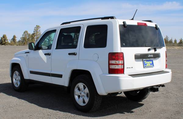 2012 Jeep Liberty 4WD SPORT LOW MILES - - by for sale in Redmond, OR – photo 5