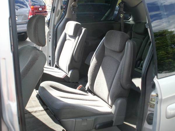 2006 CHRYSLER TOWN & COUNTRY - HOME OF "YES WE CAN" FINANCING for sale in Medford, OR – photo 7