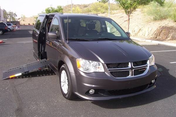 2018 Dodge Grand Caravan SXT Wheelchair Handicap Mobility Van - cars for sale in Phoenix, TX – photo 4