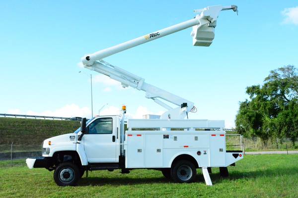 2009 GMC C5500 ALTEC BUCKET TRUCK 4X4 42FT - - by for sale in Hollywood, FL – photo 4