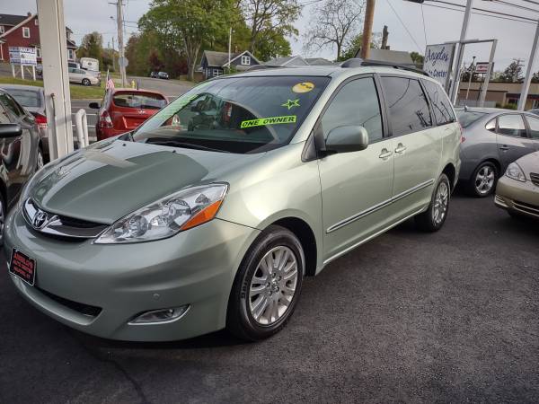 08 TOYOTA SIENNA LIMITED AWD - - by dealer - vehicle for sale in Milford, CT – photo 2