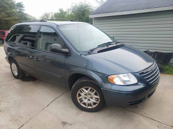 2006 chrysler town country for sale in Mount Sterling, OH – photo 3