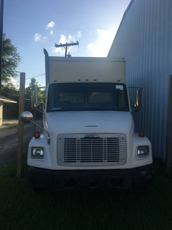 2001 Freightliner Refridgerated Truck - cars & trucks - by owner -... for sale in Baton Rouge , LA – photo 4