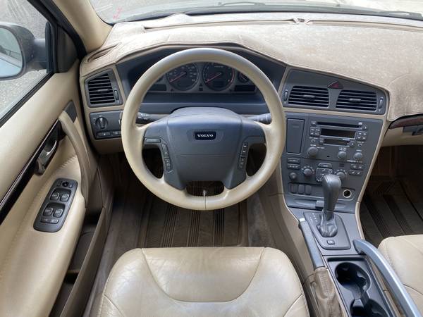 2002 Volvo V70 XC. LOW MILES!! EXTREMELY CLEAN!! - cars & trucks -... for sale in Arleta, CA – photo 19