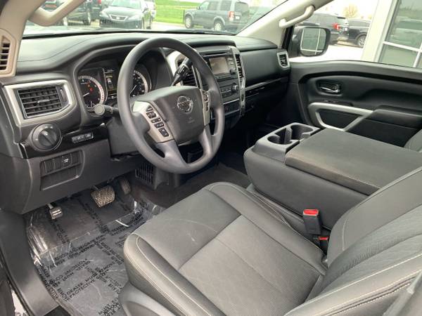 2018 Nissan Titan 4x2 Crew Cab SV Magnetic Bla for sale in Omaha, NE – photo 10
