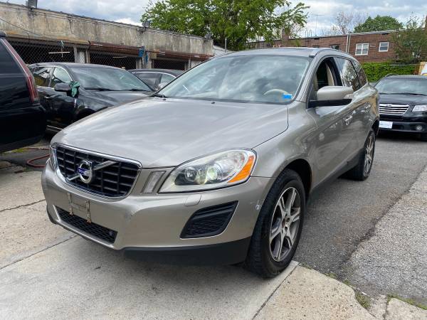 2013 Volvo XC60 AWD panoramic roof loaded for sale in Brooklyn, NY – photo 2