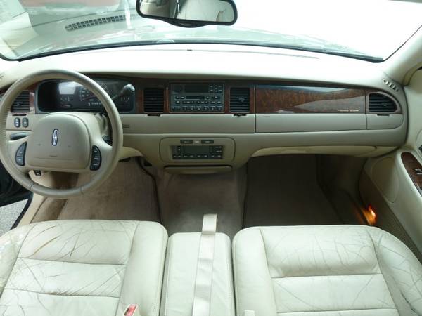 2002 Lincoln Town Car Executive - - by dealer for sale in Louisville, KY – photo 8