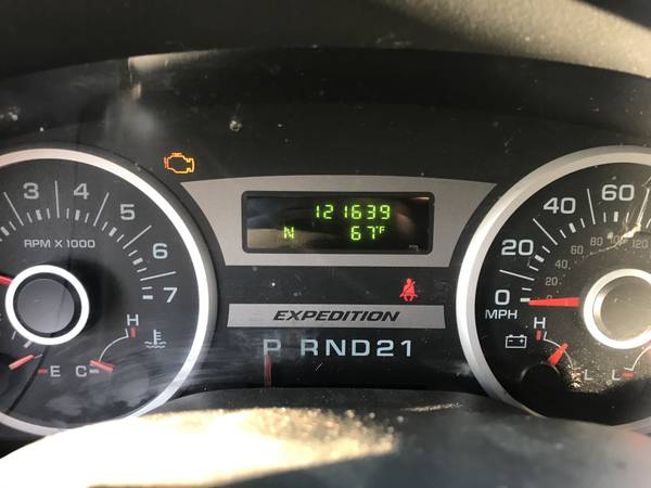 FORD EXPEDITION 2WD-121k Miles , Salvage title, 3rd row , cold AC for sale in Rio Linda, CA – photo 2