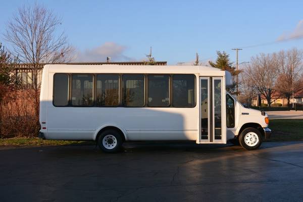 2007 Ford E-450 26 Passenger Shuttle Bus - cars & trucks - by dealer... for sale in Crystal Lake, IL – photo 4