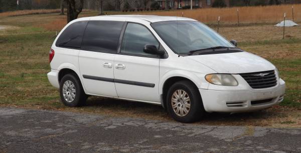 Chrysler Town and Country - cars & trucks - by owner - vehicle... for sale in Corinth, MS – photo 3