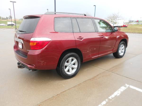 2010 Toyota Highlander Base - cars & trucks - by dealer - vehicle... for sale in Iowa City, IA – photo 6
